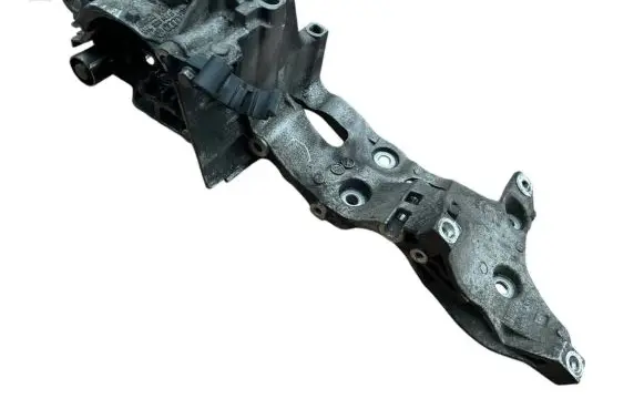 Volkswagen Golf VII Generator/alternator bracket 04L903143B