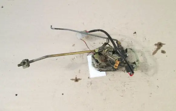 Mazda 323 Front door lock