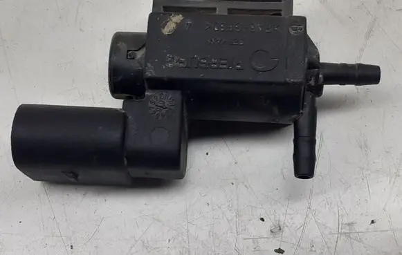 Audi A4 S4 B8 8K Turbo solenoid valve 037906283C