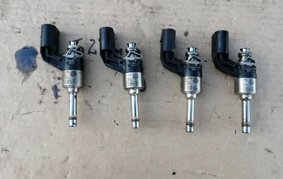 Skoda Octavia Mk2 (1Z) Fuel injector 03C906036F