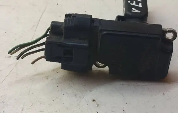 Toyota Corolla Verso E121 Mass air flow meter 2220427010 3Y27 AFH70M23