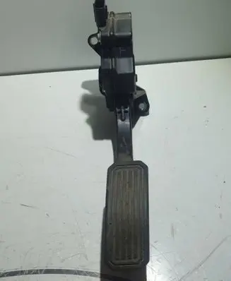 Toyota RAV 4 (XA30) Accelerator throttle pedal 7811042010 1988007170