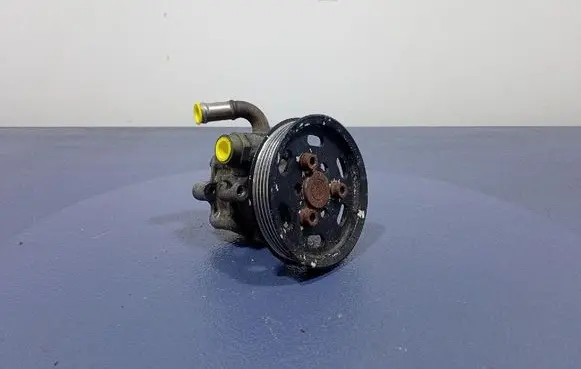 Volkswagen PASSAT B5.5 Power steering pump 8D0145177Q