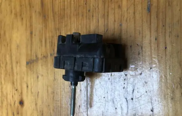 Toyota RAV 4 (XA20) Headlight level adjustment motor 