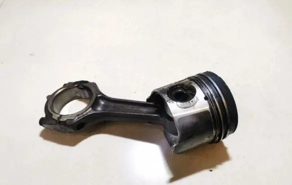 Renault Scenic I Piston with connecting rod