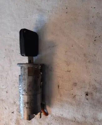 Renault Scenic I Ignition lock 8456221