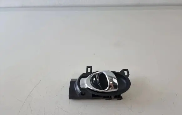 Nissan Juke I F15 Front door interior handle