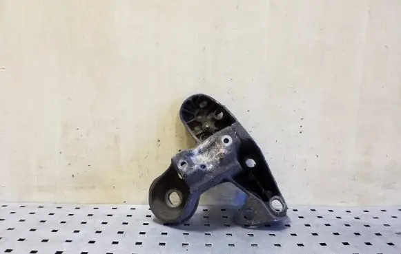 Audi A6 S6 C5 4B Engine mounting bracket 8E0199351F