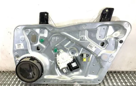 Volkswagen Tiguan Front door window regulator with motor 1K0959792J