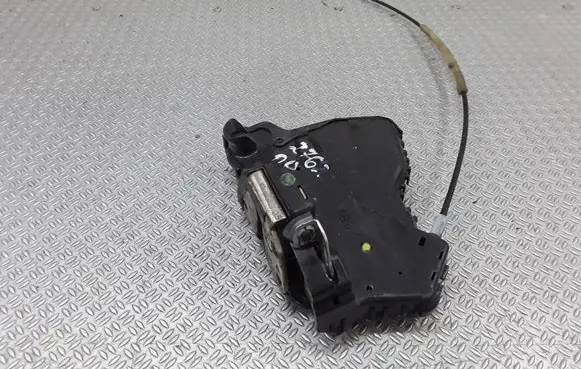 Toyota Corolla E120 E130 Front door lock 