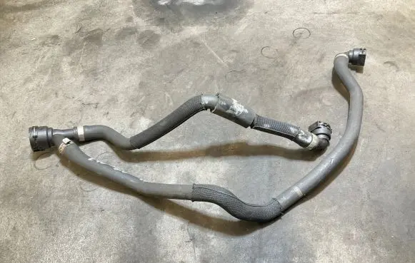 BMW X5 E70 Engine coolant pipe/hose