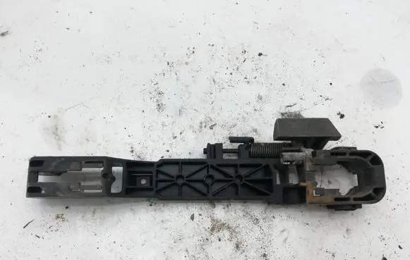 Nissan Primera Front door exterior handle/bracket 80611AV600