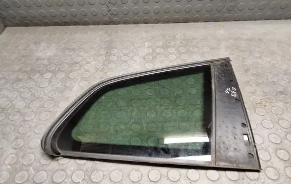 BMW X3 E83 Rear side window 3402292