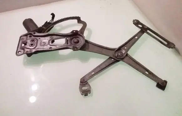 Mercedes-Benz E W210 Front door window regulator with motor 0130821708