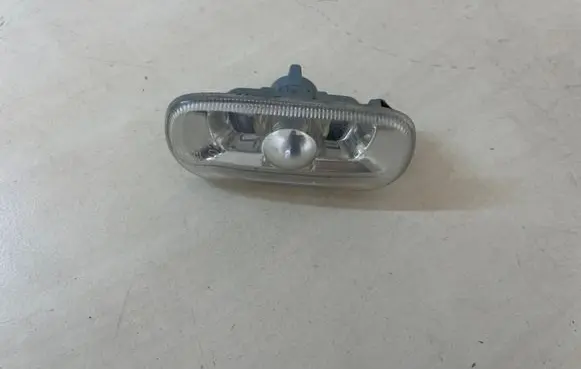 Front fender indicator light