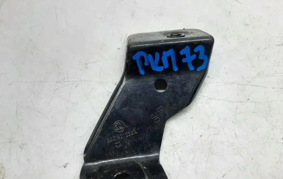 Skoda Superb B5 (3U) Fender mounting bracket 3U0821238A