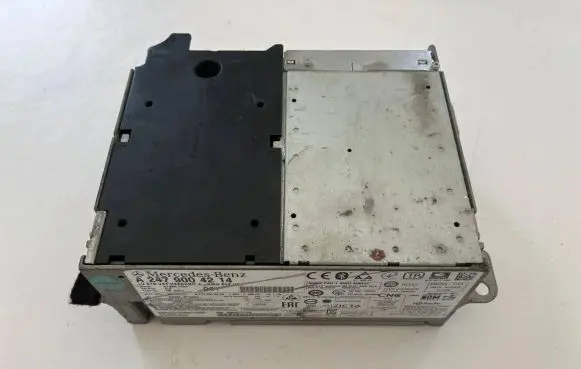 Radio/GPS head unit trim