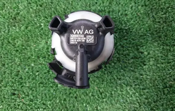 Skoda Octavia Mk3 (5E) Airbag deployment crash/impact sensor 3Q0959354A