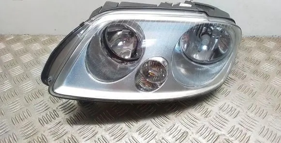 Volkswagen Touran I Headlight/headlamp 2K0941005B