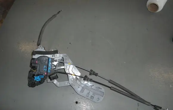 Hyundai Elantra Sliding door lock 