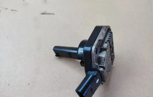 Volkswagen Touran I Oil level sensor 1J0907660C