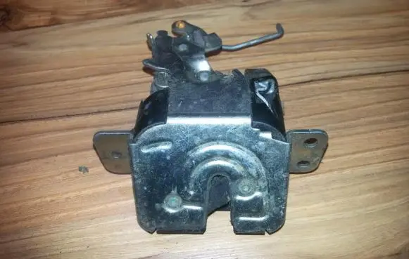 Mitsubishi Colt Tailgate/trunk/boot lock/catch/latch mr959190