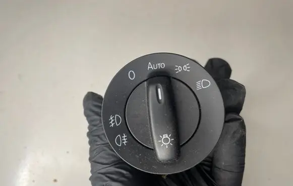 Volkswagen Golf VI Light switch 1K0941431BM