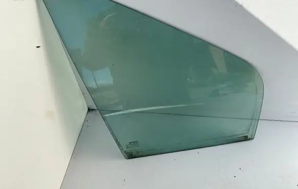 Renault Scenic I Front door vent window glass four-door 