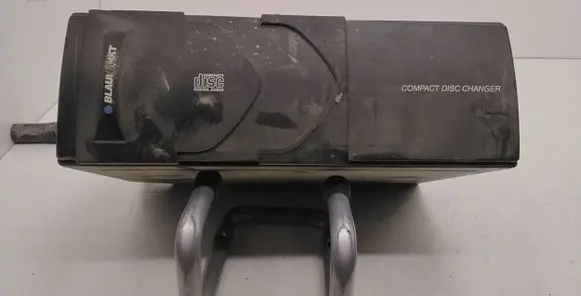 BMW 5 E39 CD/DVD changer 7607700006 CDCA08 BP7700Y6804129