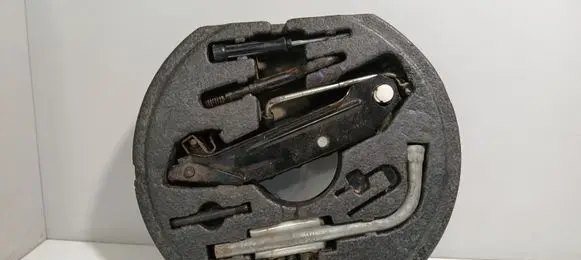 Audi A3 S3 8P Tool set 1K0012115F