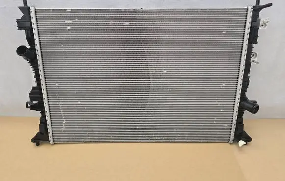 Ford Focus Radiator set JX618005AD