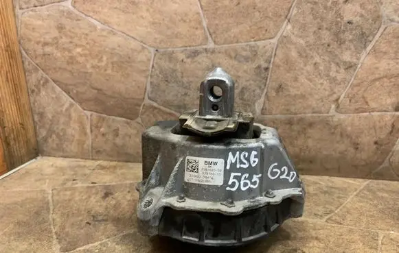 BMW 3 G20 G21 Engine mount bracket 7581620