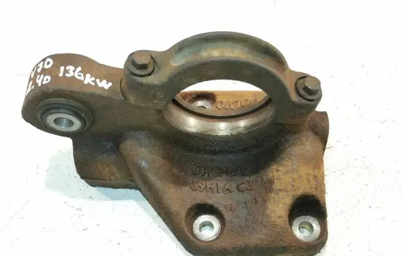 Volvo V70 Engine mounting bracket 30787842