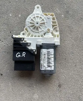 Skoda Octavia Mk2 (1Z) Rear door window regulator motor 5K0959704A