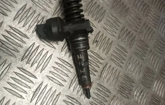 Skoda Fabia Mk1 (6Y) Fuel injector 045130073T 0414720035