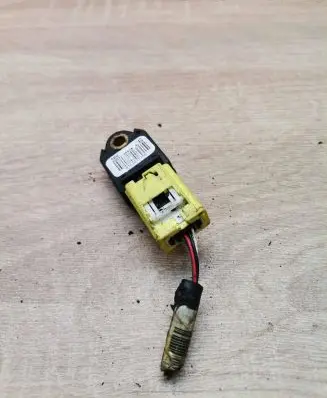 Toyota Avensis T270 Airbag deployment crash/impact sensor 8983105040