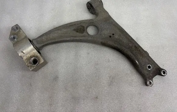 Volkswagen PASSAT B6 Front lower control arm/wishbone 3C0407153B