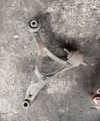 Volvo XC90 Front lower control arm/wishbone 8646614
