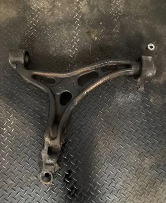 Front lower control arm/wishbone