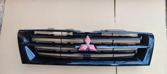 Mitsubishi Pajero Front grill MR387981