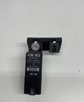 Volkswagen Touran I Glow plug pre-heat relay 038907281D 51299023