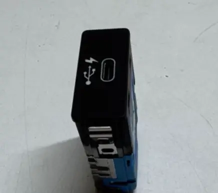 BMW 4 G22 G23 G24 G26 USB socket connector 8711939
