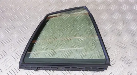 Toyota Prius (XW50) Rear vent window glass 6812347030 6818847030