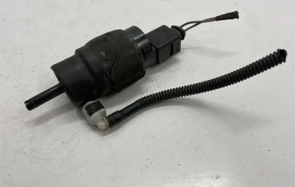Audi A4 S4 B8 8K Windscreen/windshield washer pump 8K5955647