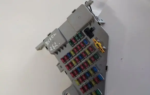 Hyundai Tucson JM Fuse module 911102E501