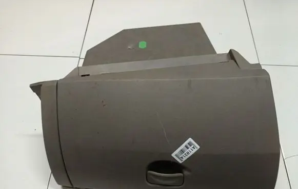 Renault Clio III Glove box 