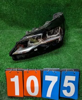 Peugeot 3008 II Headlight/headlamp 