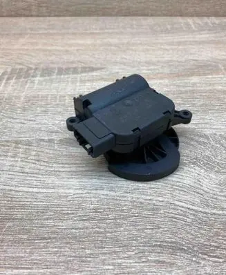 Audi A4 S4 B6 8E 8H Air flap motor/actuator 8E2820511C 0132801310