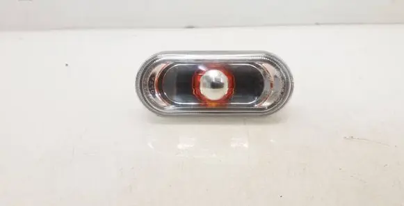 Front fender indicator light