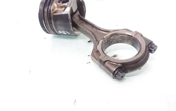 Toyota Avensis T250 Piston with connecting rod
